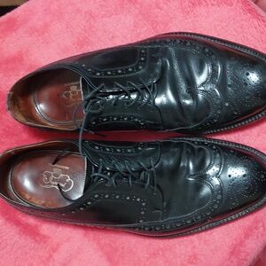 Florsheim wing tip shoes
